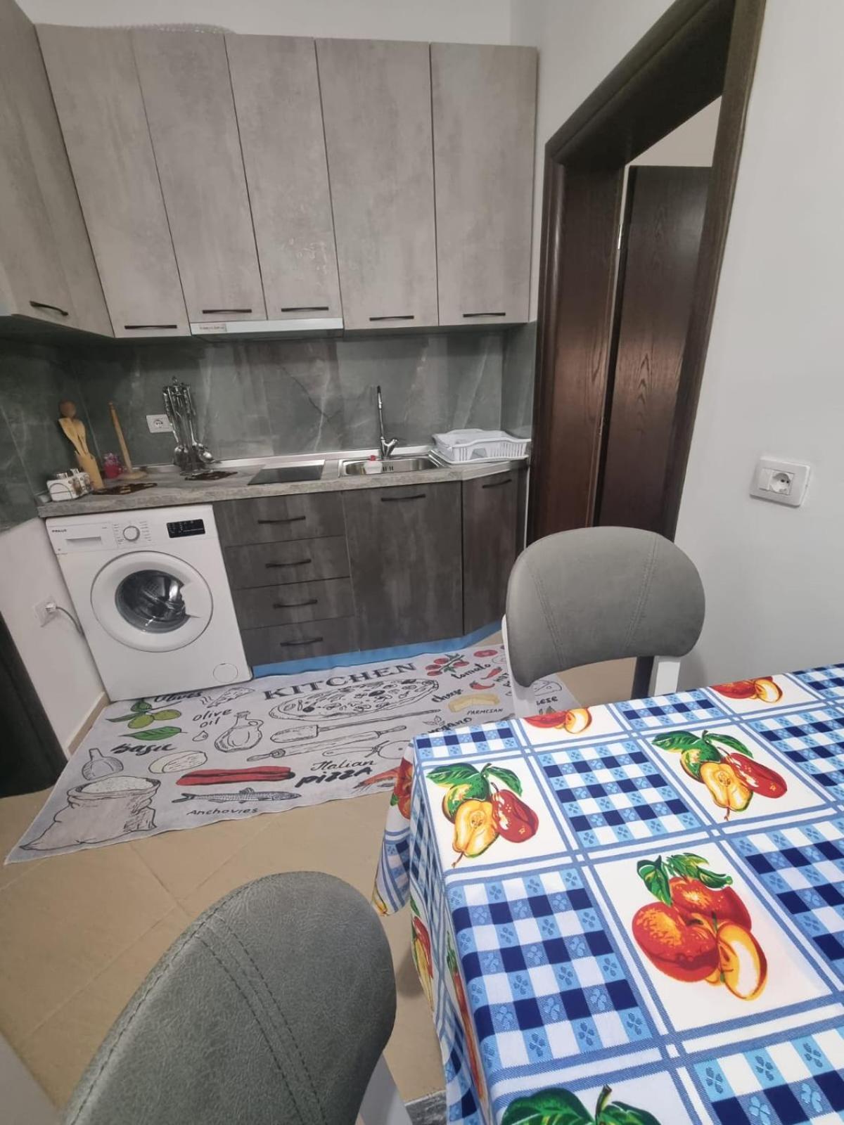 Vlorë Vila Megi-Rent Room מראה חיצוני תמונה