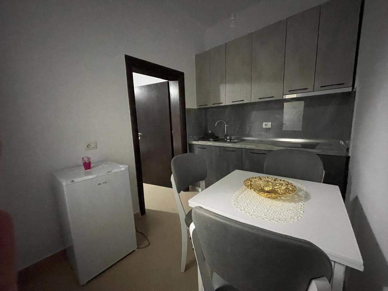 Vlorë Vila Megi-Rent Room מראה חיצוני תמונה